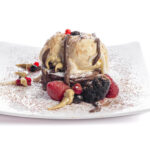 Brownie artesanal al licor con helado